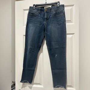 Distressed hem skinny jeans